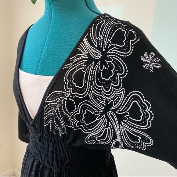 Black Floral Hawaiian Maxi Dress Womens Small White Flowers Cover-up - Picture 4 of 11